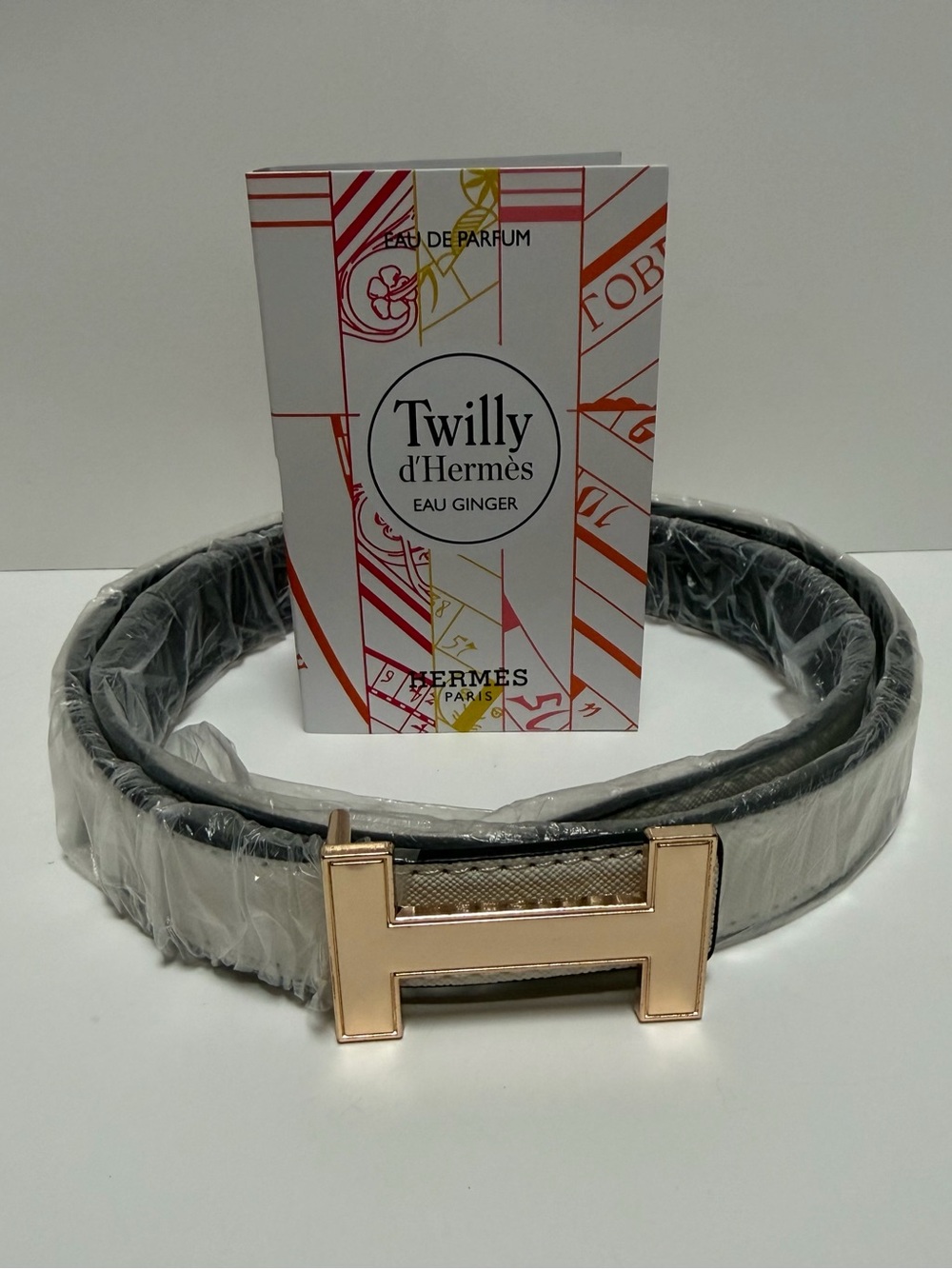 Black & White Reversible Belt with Gold H Buckle NWT